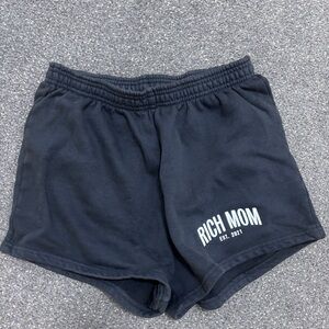 TINX rich mom shorts size medium never worn